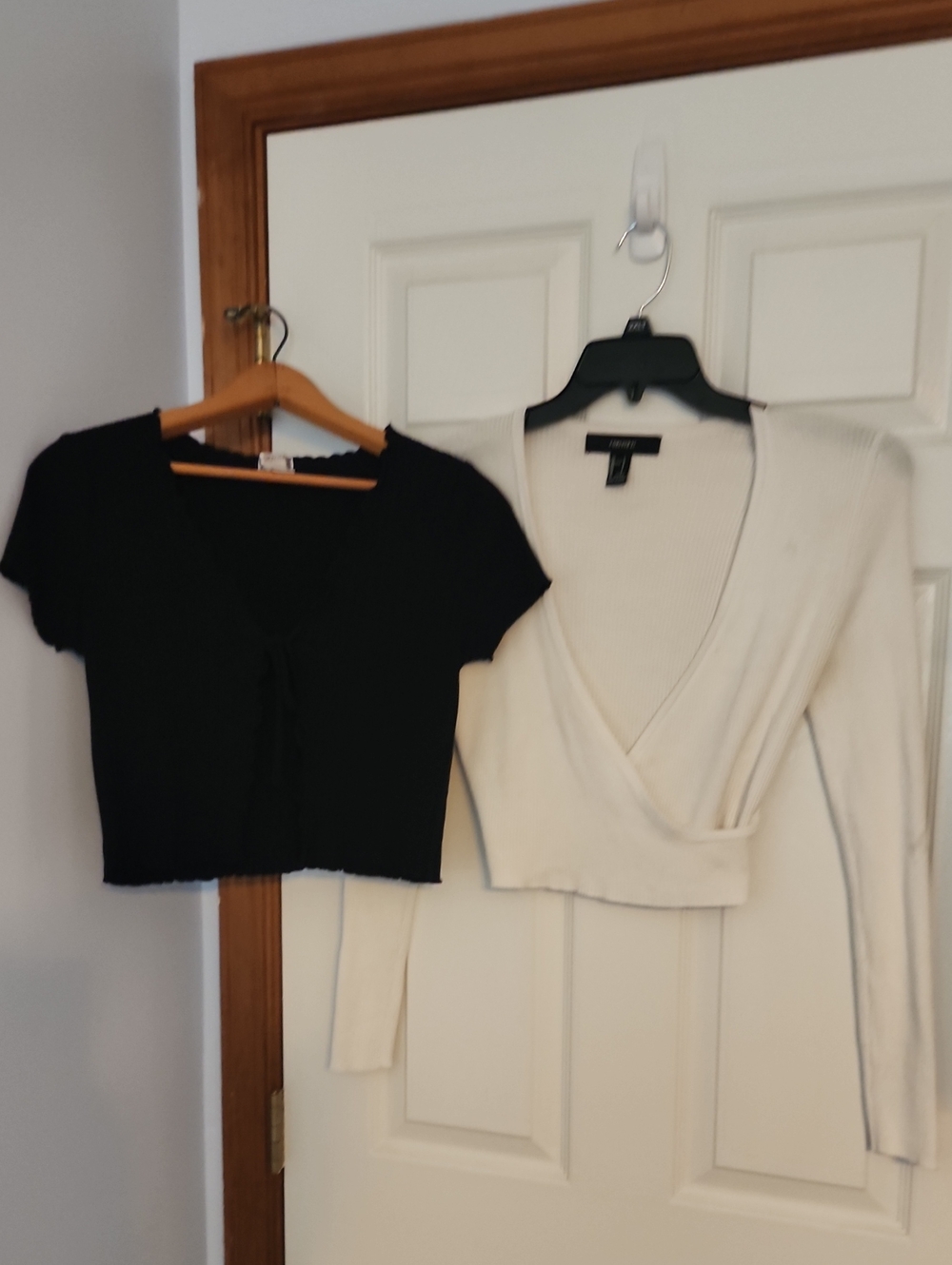 2 Ribbed Cropped Top in Black AND White Large